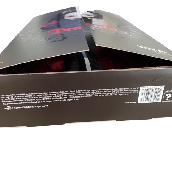 Monster High Skullector Draculaura Doll - Picture 3 of 7